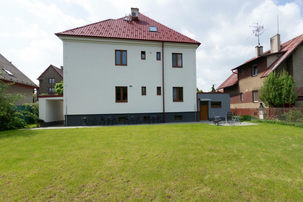 Villa U Areny Острава Экстерьер фото